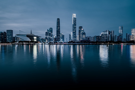 广州珠江北岸建筑群夜景