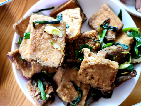 蒜苗油炸豆腐