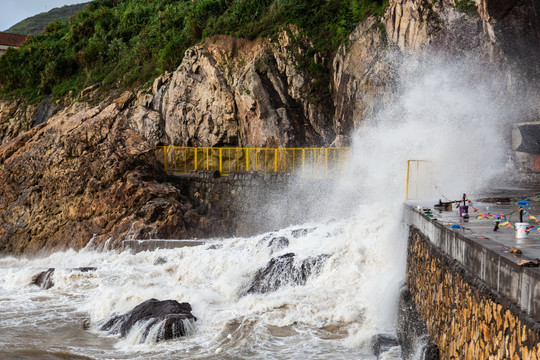 温岭石塘海边巨浪