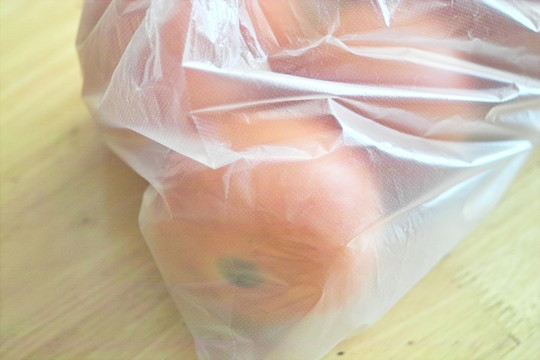 塑料袋里的西红柿