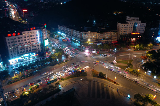 宜春十字路口夜景