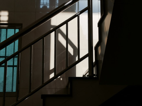 楼梯间的光影