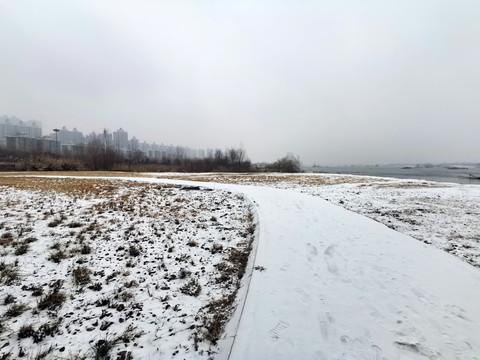 雪后的小路