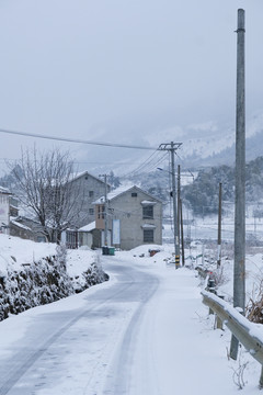 下过雪后的村子