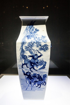 青花瓷方形花瓶