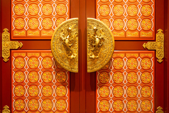 中式雕花漆金木门
