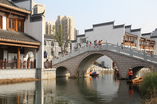 古建筑拱桥流水