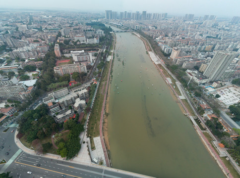 壮观的城市河流航拍