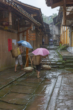 宜宾屏山雨中龙华古镇石板路