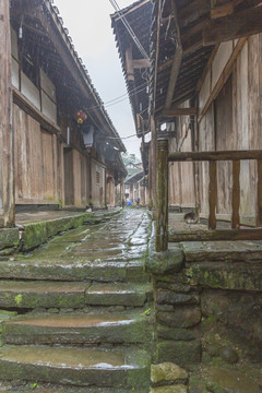 宜宾屏山雨中龙华古镇石板路