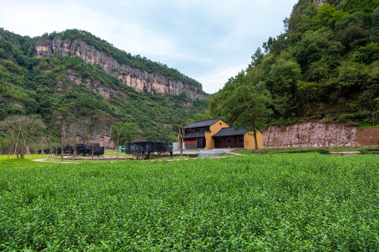 山脚下村庄