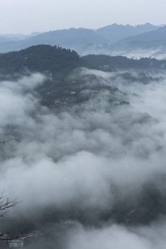 高山沟壑云雾缭绕水墨仙境