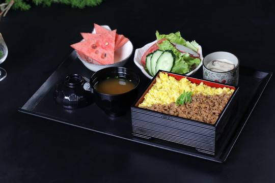 肉馅盖饭