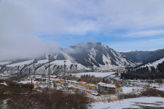 天山雪景