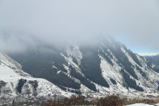 天山雪景