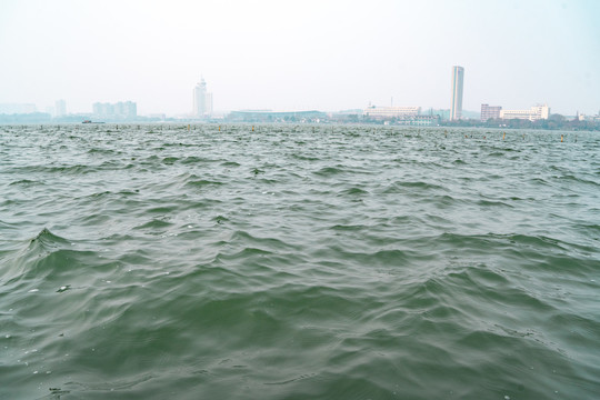 湖水水面