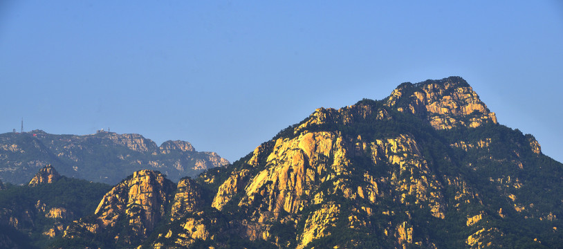 高山巍峨