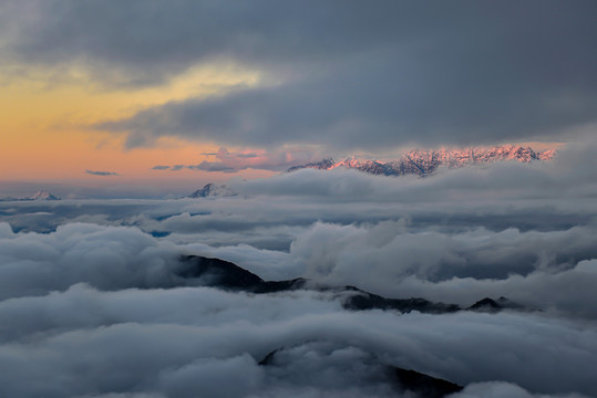 贡嘎雪山