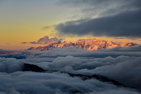 四川贡嘎雪山