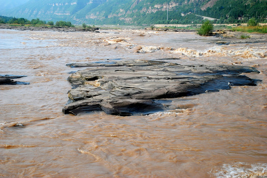 黄河河道岩石