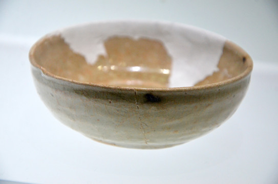 瓯窑青釉褐色点彩瓷碗