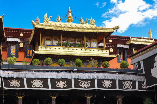 西藏寺庙一角