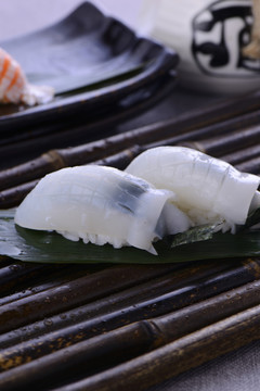 沙丁鱼手握寿司