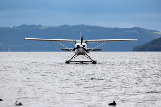 鸭子湖水上飞机