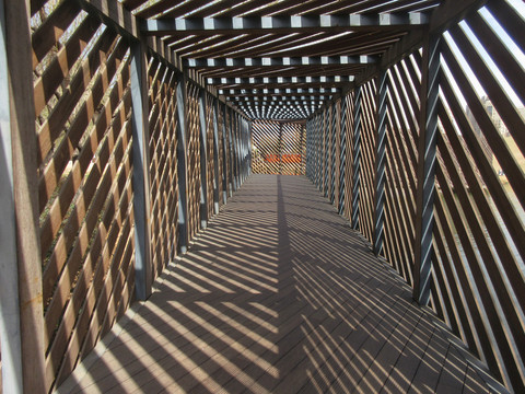 防腐木廊桥