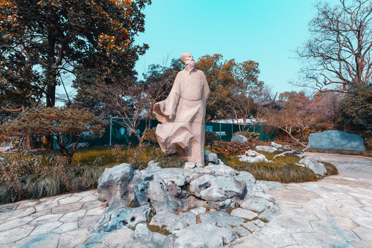 西湖苏东坡雕塑