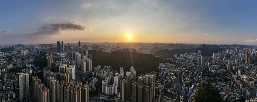 武汉城市日落晚霞夕阳全景图