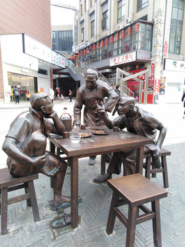雕塑品茶聊天