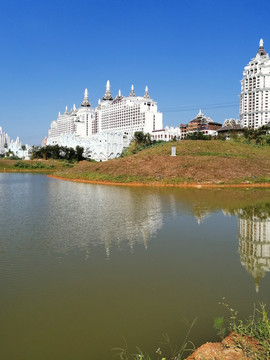 云南告庄西双景城市湖泊水景