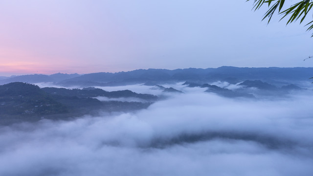 云雾缭绕高山山脉水墨仙境