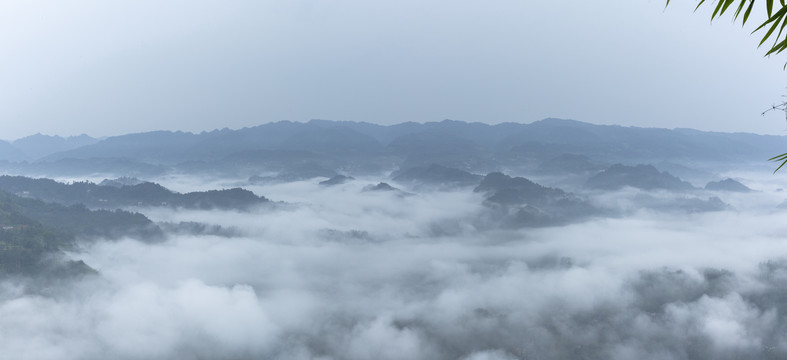 云雾缭绕山脉高山自然风光