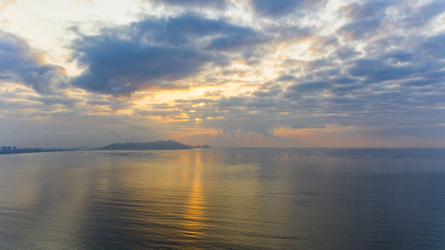 海南陵水清水湾灯塔日出