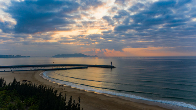 海南陵水清水湾灯塔日出