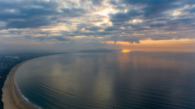 海南陵水清水湾灯塔日出