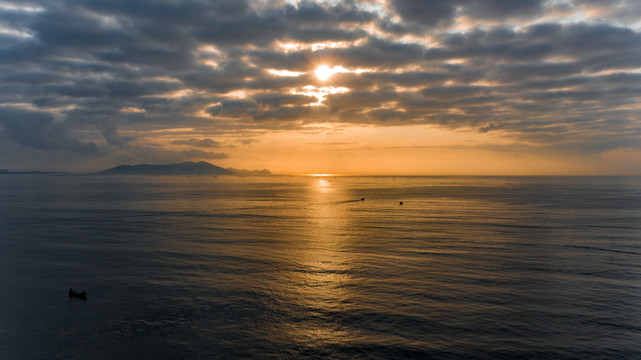 海南陵水清水湾灯塔日出