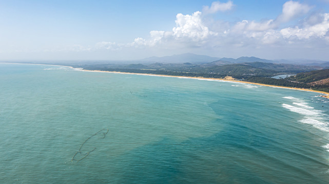 航拍海南万宁山钦湾海岸线