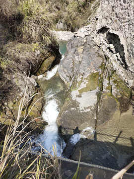 小溪流水