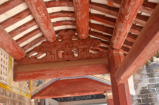 廊道木结构屋顶