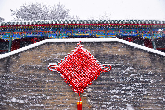 雪景中国结