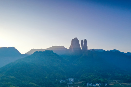 远眺江郞山日出