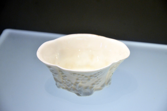 清德化窑印花花卉纹海棠形杯