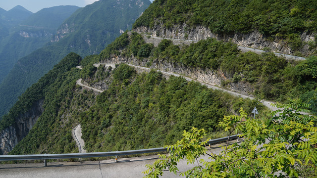 兰英大峡谷盘山公路