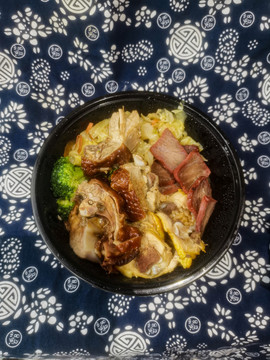 腊肉煲仔饭