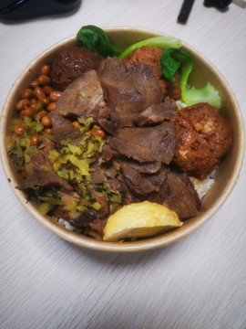 牛肉饭