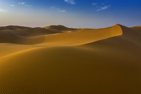腾格里沙漠风光图片