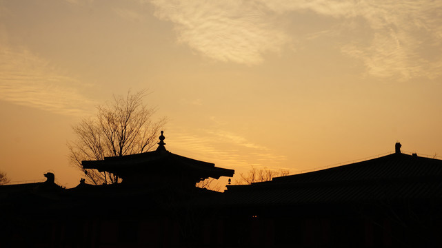冬日夕阳下广富林的高屋